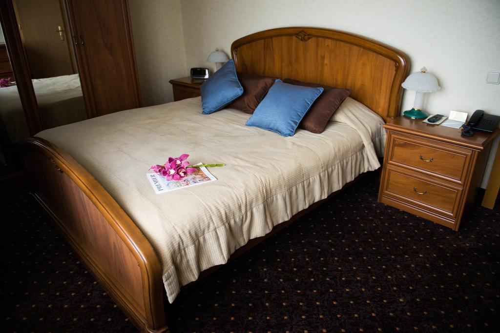 Premier Hotel Dnister Lviv Room photo